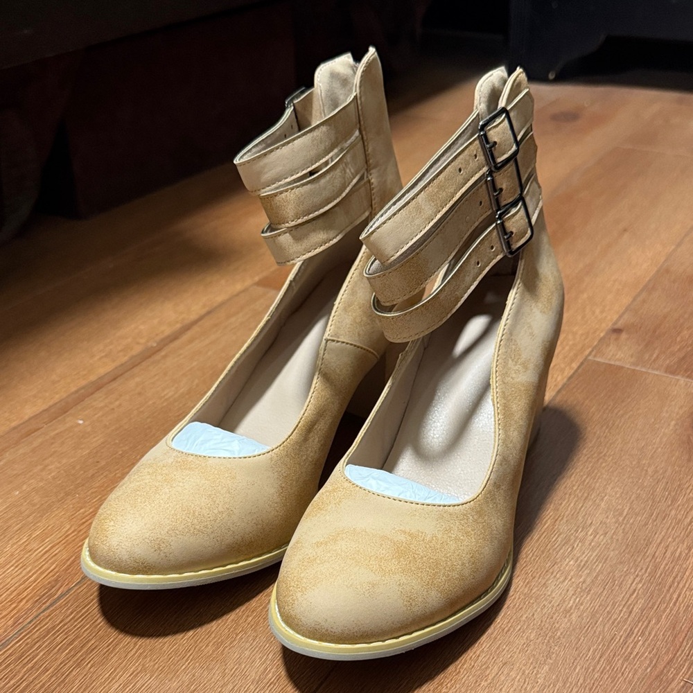 Stylish Tan Women's Shoes with Buckle Straps